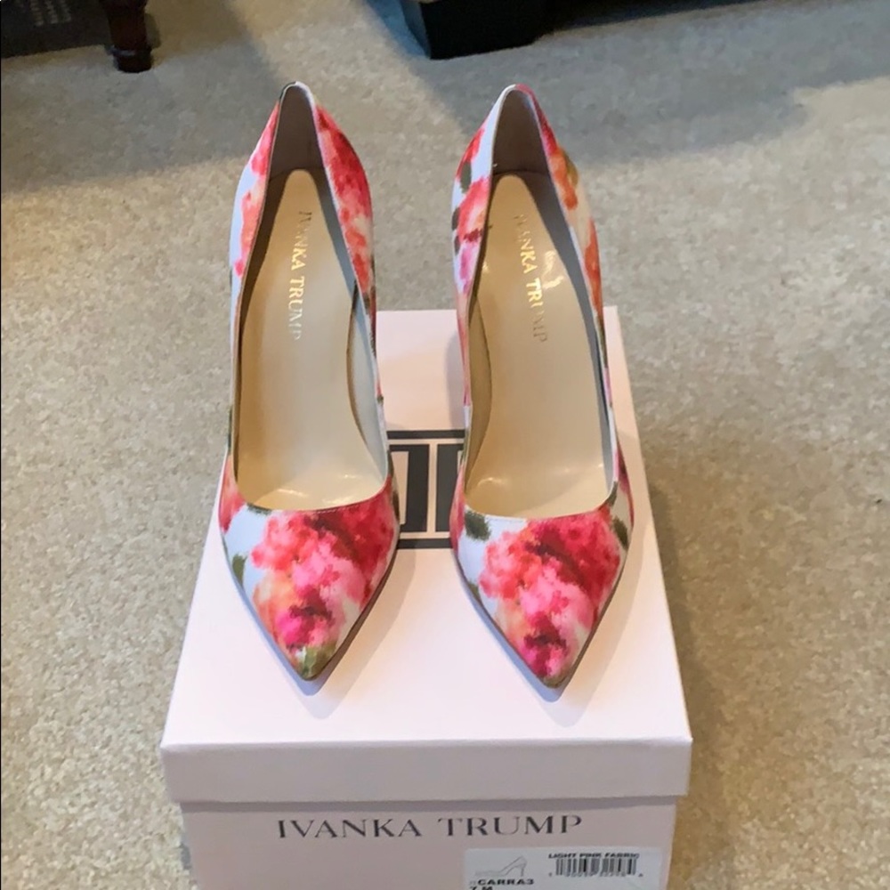 Ivanka Trump floral pump heel height 4"